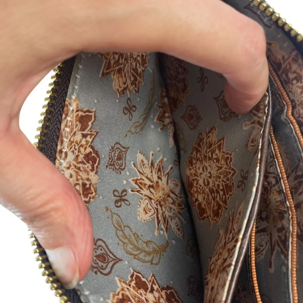 HOBO The Mila Wristlet Leather Bag Wallet in Chocolate Brown